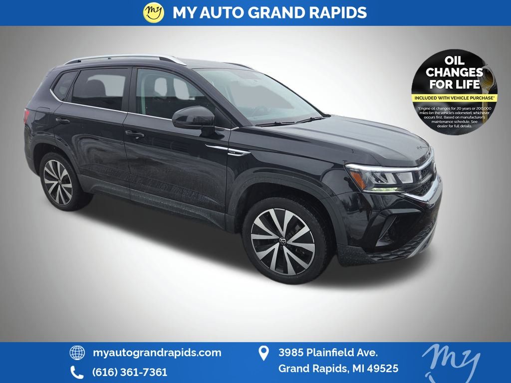 2022 Volkswagen Taos SE's photo