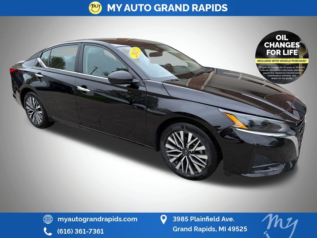 Used 2025 Nissan Altima SV Sedan
