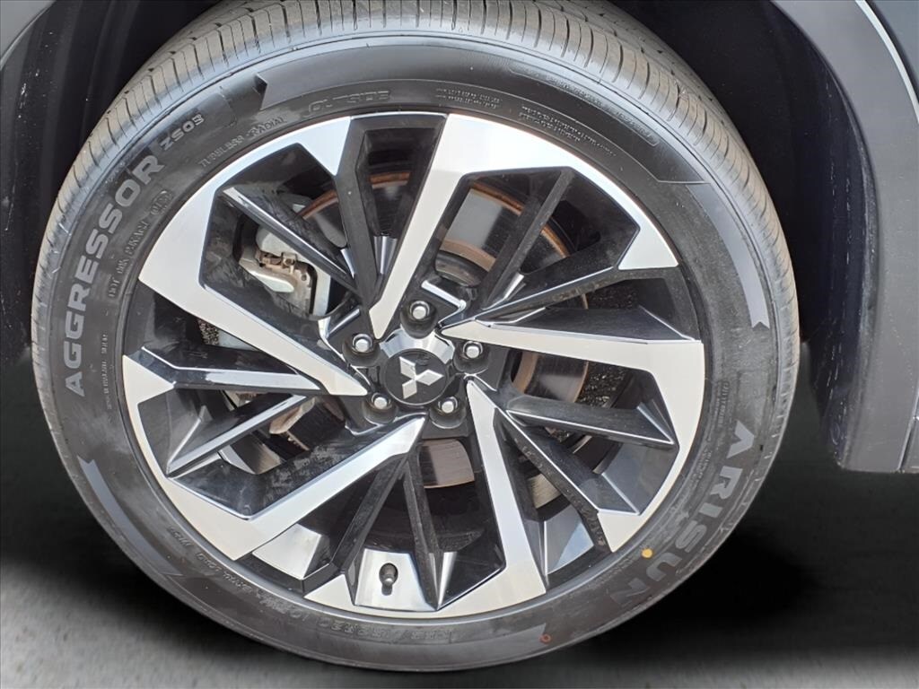 2024 Mitsubishi Outlander SEL photo 4