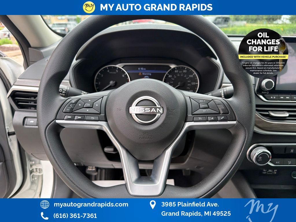 2025 Nissan Altima SV - Photo 14