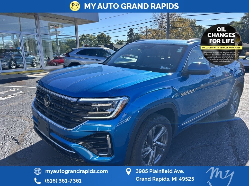 2024 Volkswagen Atlas Cross Sport SEL R-Line photo 2