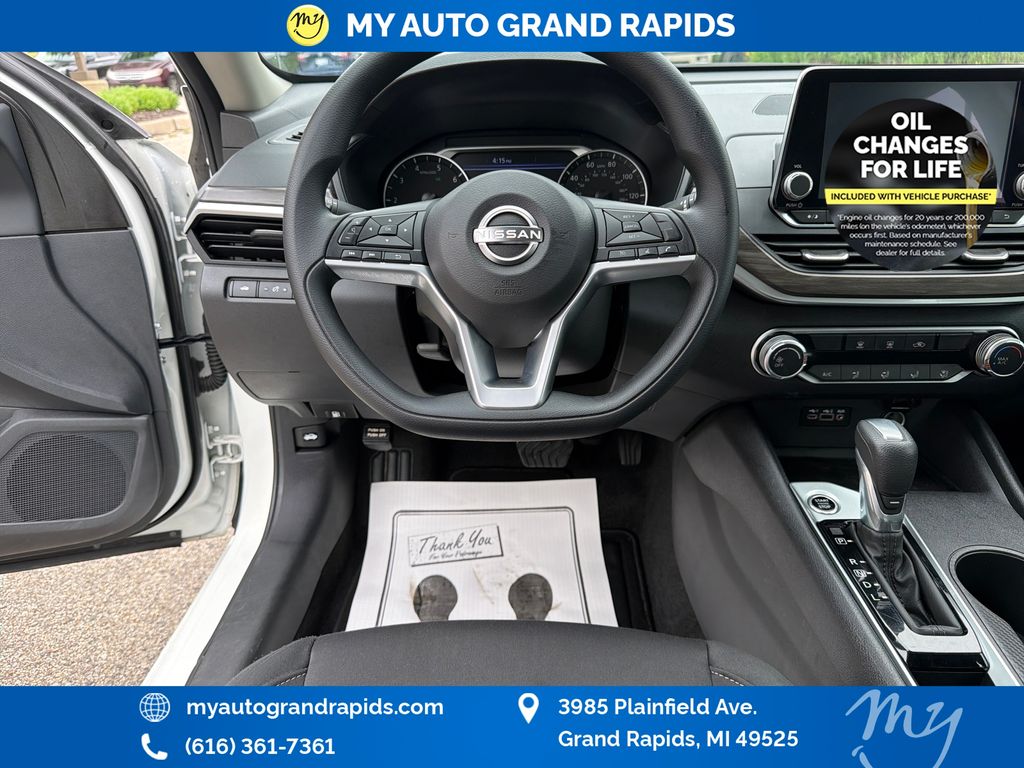 2025 Nissan Altima SV - Photo 13