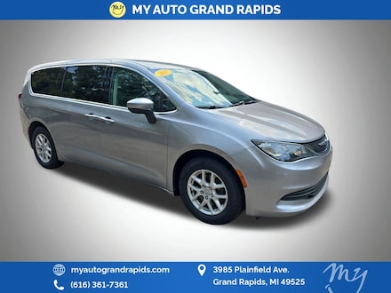 2017 Chrysler Pacifica Touring Van