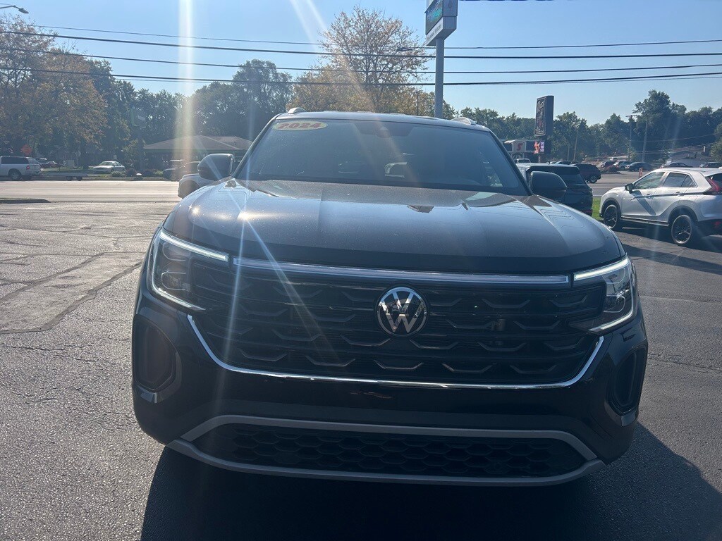 2024 Volkswagen Atlas Cross Sport SE Technology photo 2