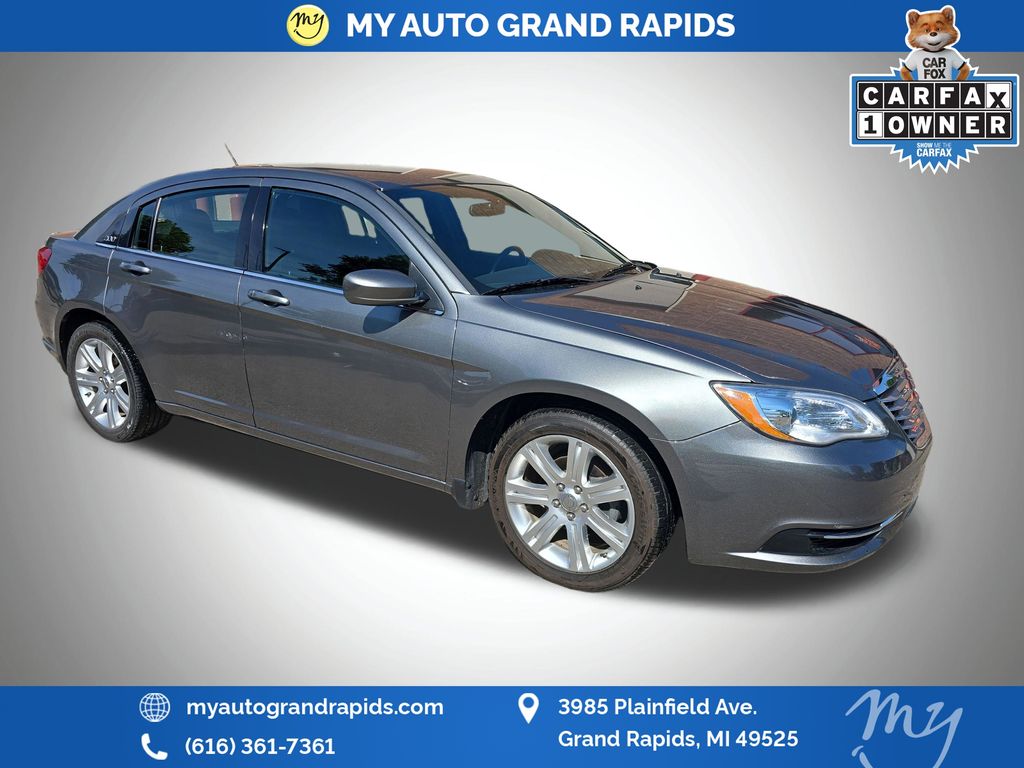 2011 Chrysler 200 Touring's photo