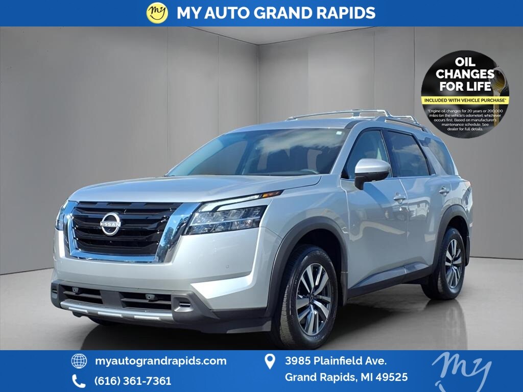 2024 Nissan Pathfinder SL photo 3