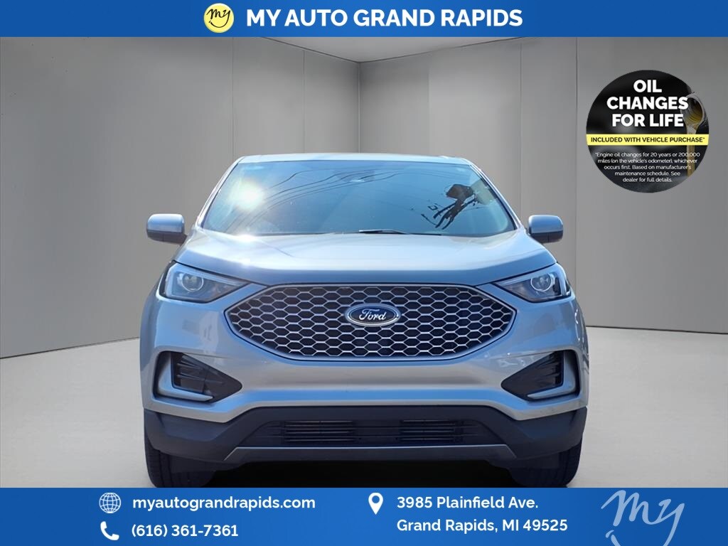 2024 Ford Edge SEL photo 2