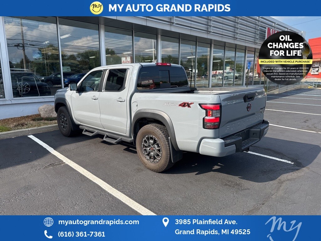 2023 Nissan Frontier PRO-4X photo 2