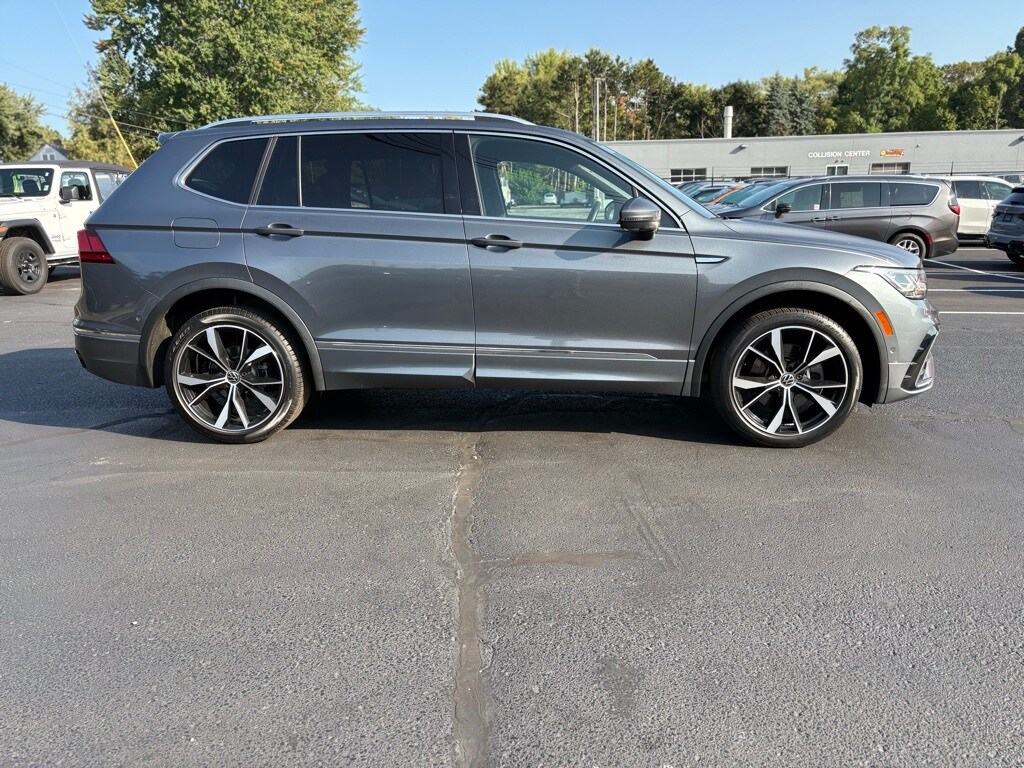 2022 Volkswagen Tiguan SEL Premium R-Line photo 3