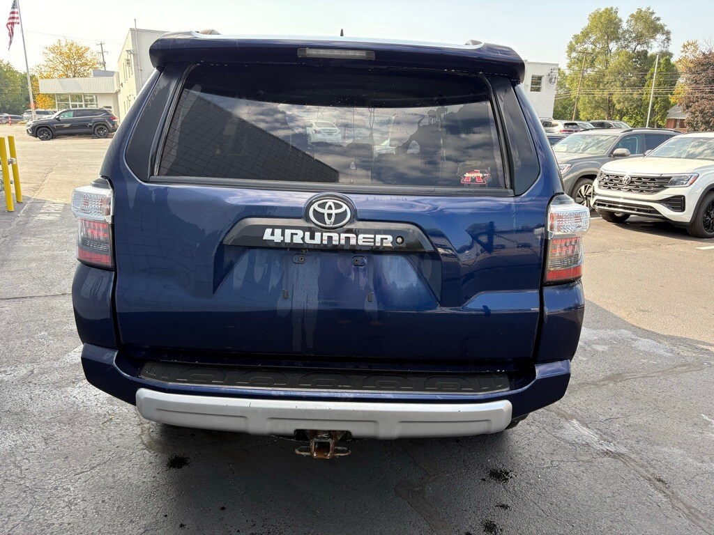 2018 Toyota 4Runner SR5 Premium photo 3