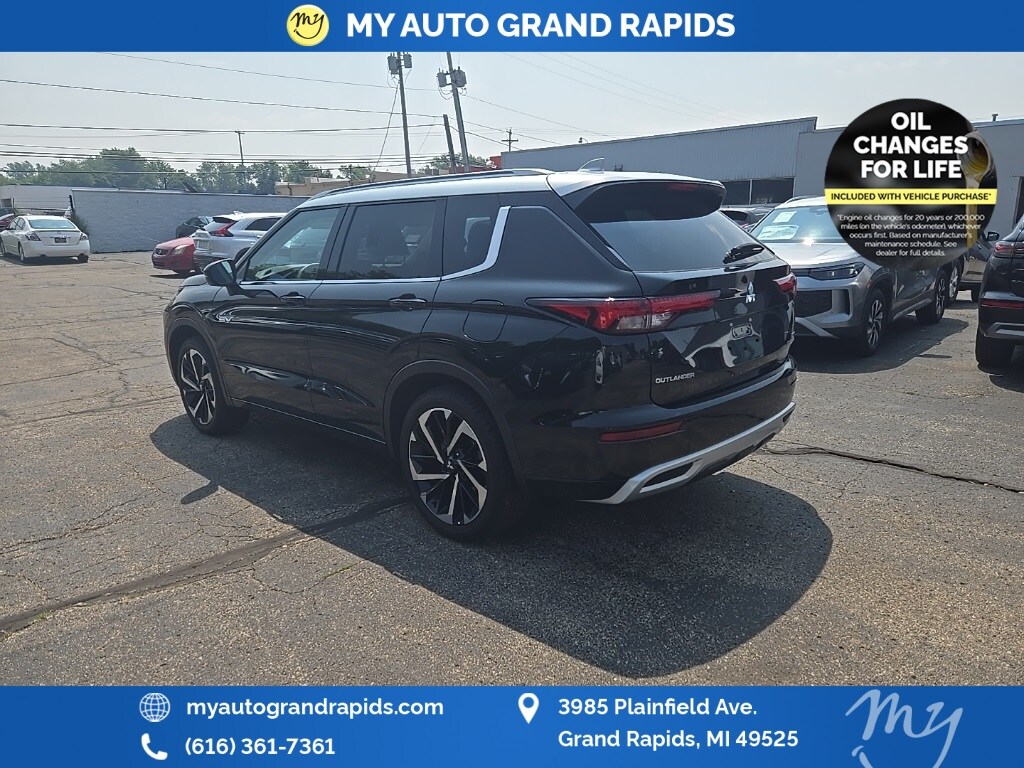 2024 Mitsubishi Outlander PHEV SEL photo 3