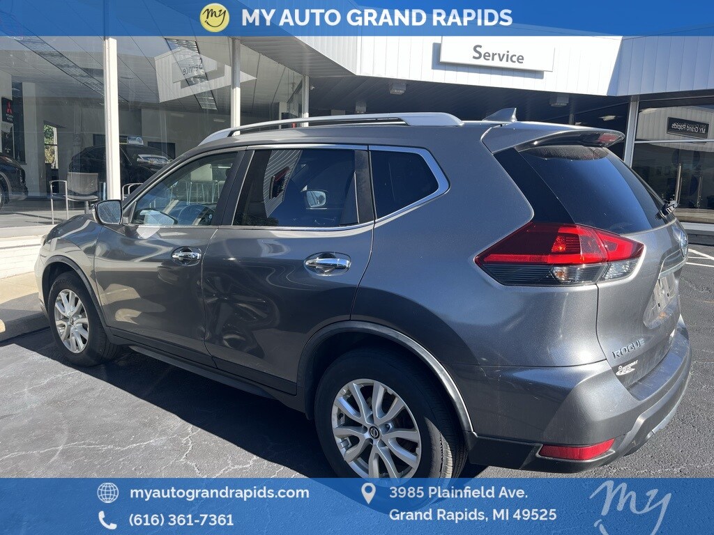 2018 Nissan Rogue SV photo 3