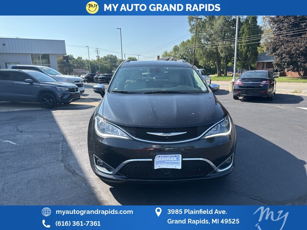 2018 Chrysler Pacifica Limited photo 2