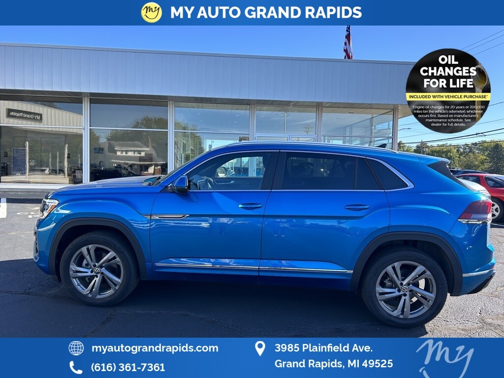 2024 Volkswagen Atlas Cross Sport SEL R-Line photo 3