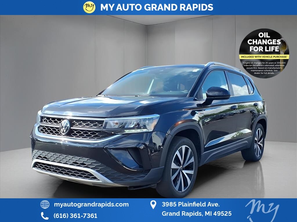 2023 Volkswagen Taos SE photo 3
