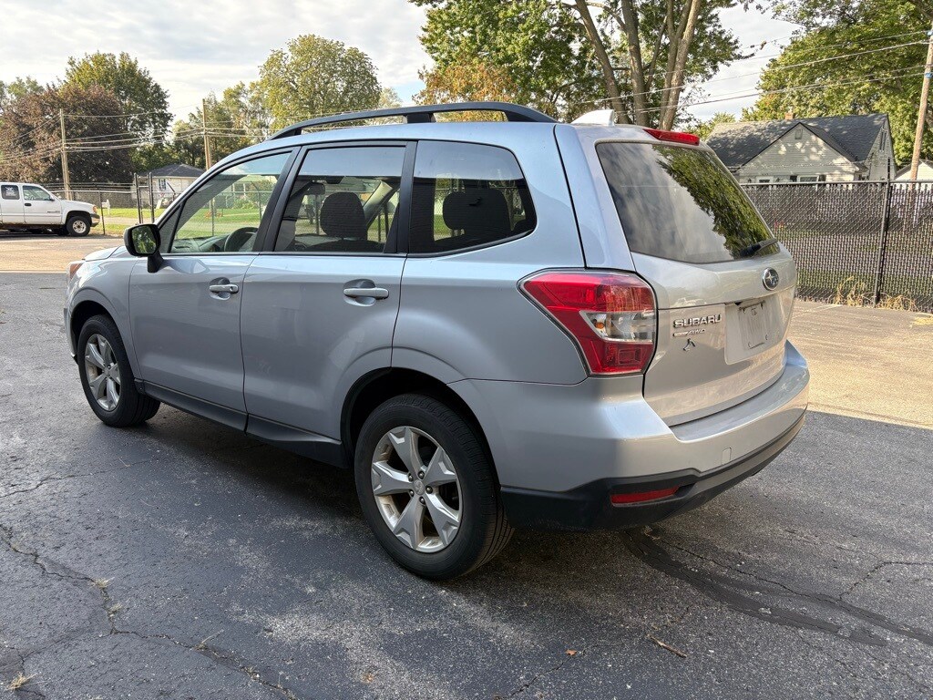 2016 Subaru Forester 2.5i Premium photo 3