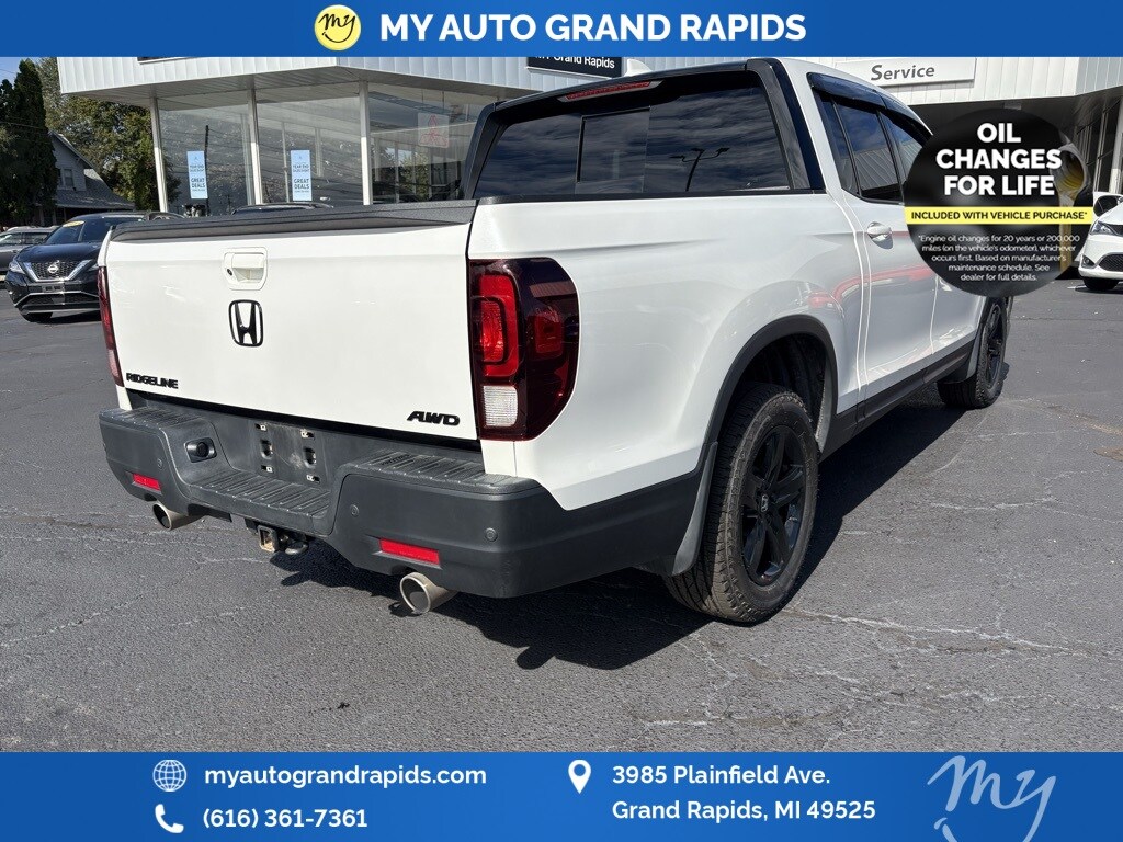 2023 Honda Ridgeline Black Edition photo 2