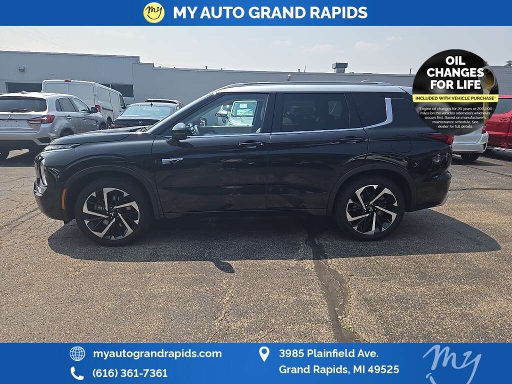 2024 Mitsubishi Outlander PHEV SEL photo 2