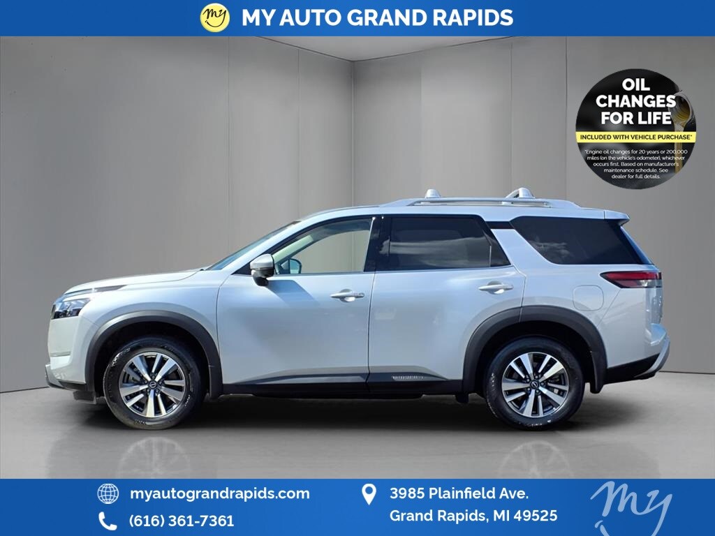 2024 Nissan Pathfinder SL photo 4