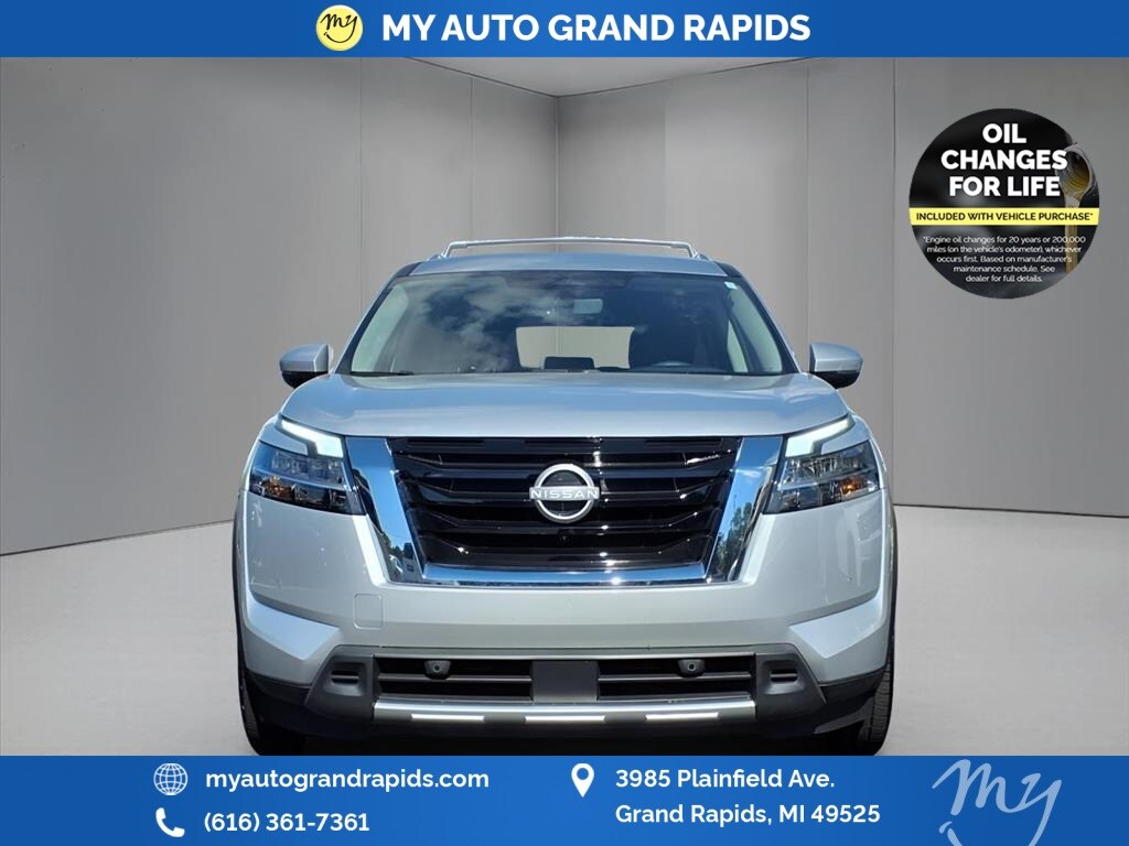 2024 Nissan Pathfinder SL photo 2