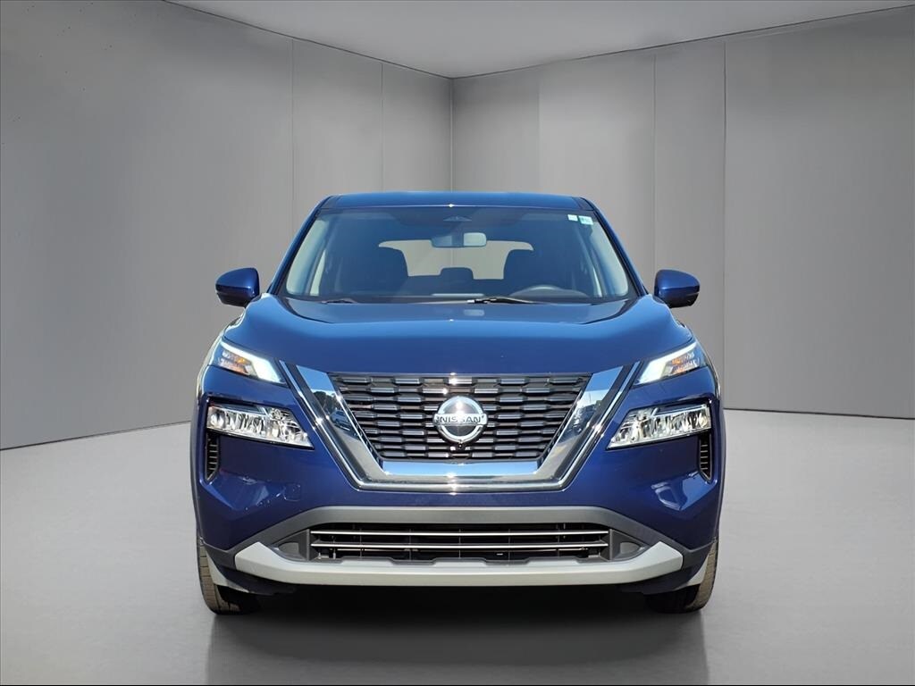 2021 Nissan Rogue SV photo 2