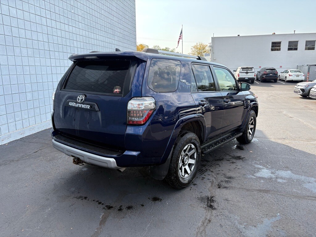 2018 Toyota 4Runner SR5 Premium photo 2