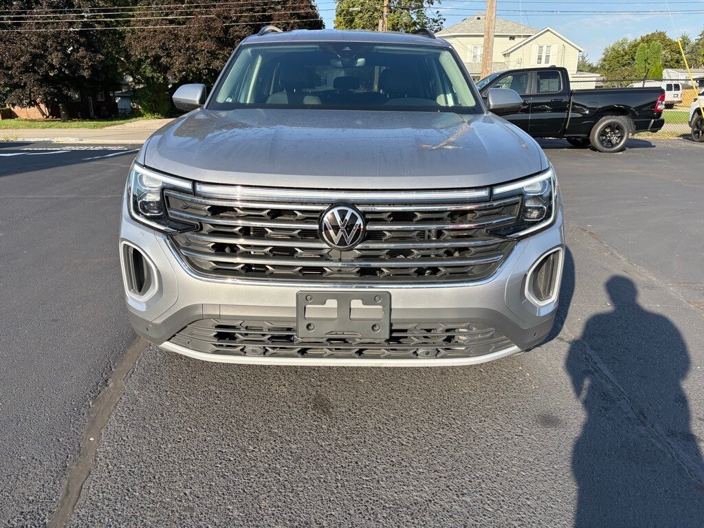 2024 Volkswagen Atlas SE Technology photo 2