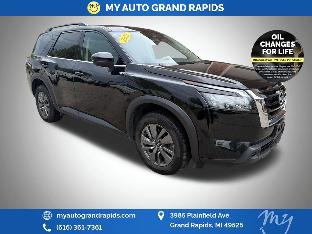 2025 Nissan Pathfinder SV 4WD's photo