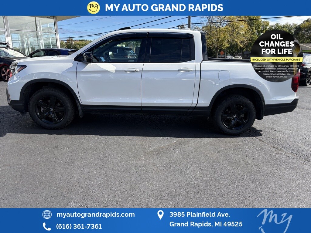 2023 Honda Ridgeline Black Edition photo 3