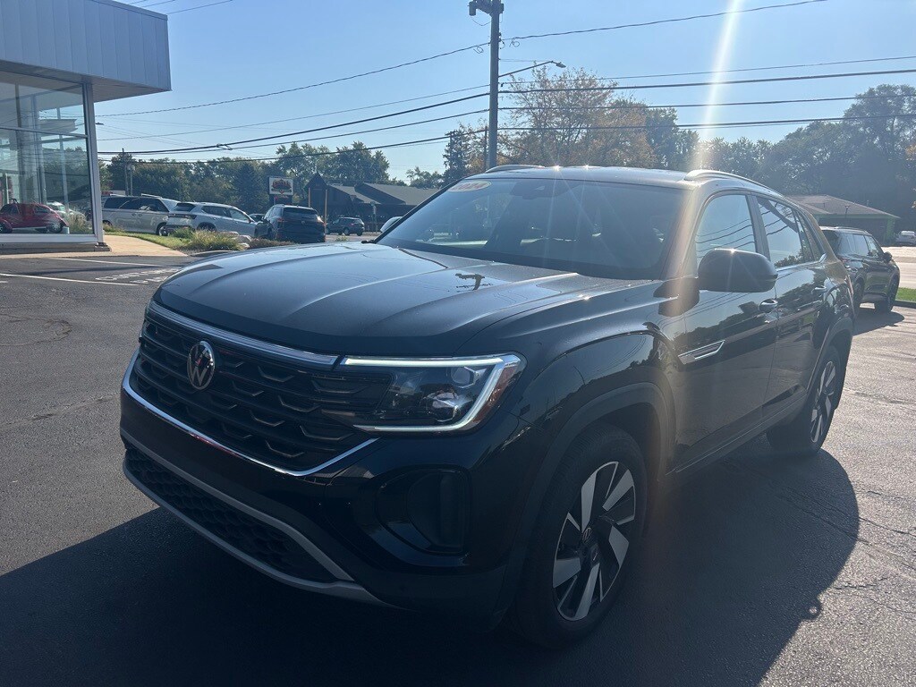 2024 Volkswagen Atlas Cross Sport SE Technology photo 3