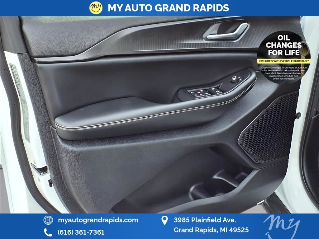 Used 2023 Jeep Grand Cherokee Laredo SUV