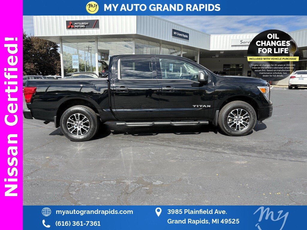 2024 Nissan Titan SV photo 2