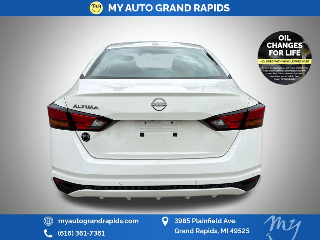 2025 Nissan Altima SV - Photo 6