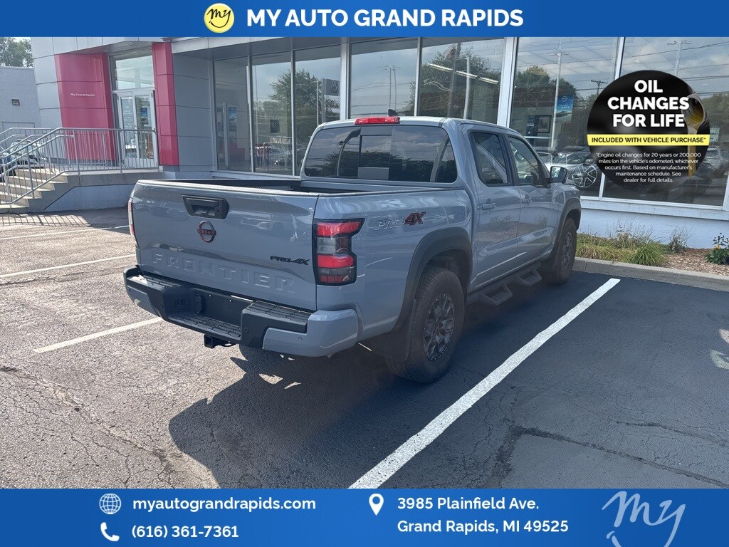 2023 Nissan Frontier PRO-4X photo 3