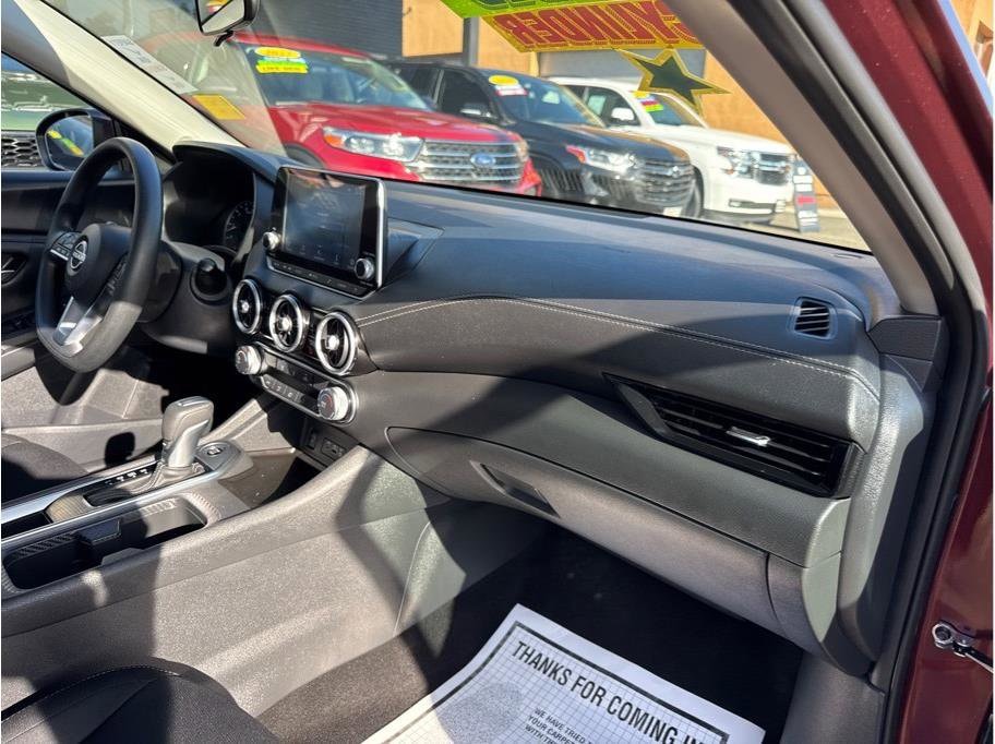 2025 Nissan Sentra SV - Photo 9