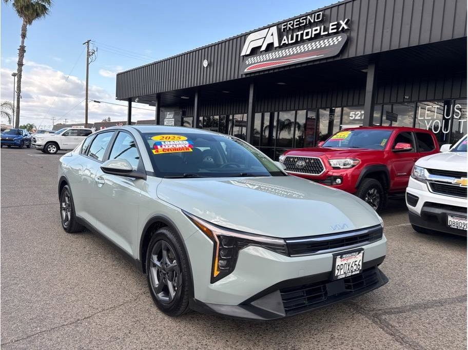 2025 Kia K4 LXS AT's photo