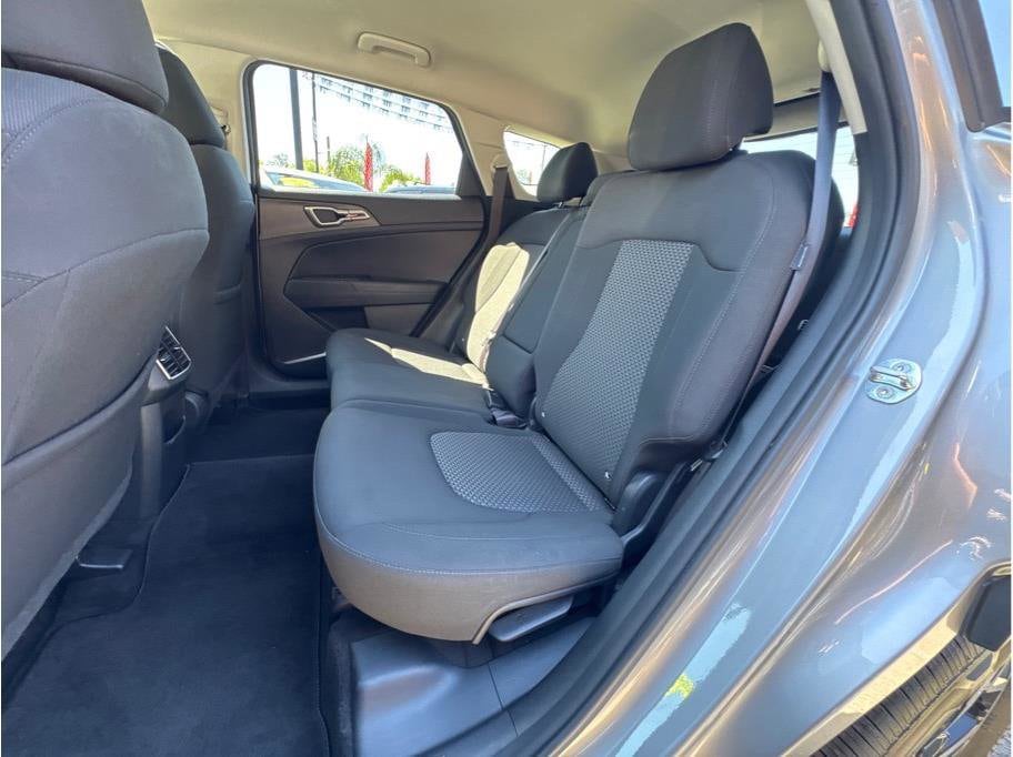 2025 Kia Sportage LX - Photo 17
