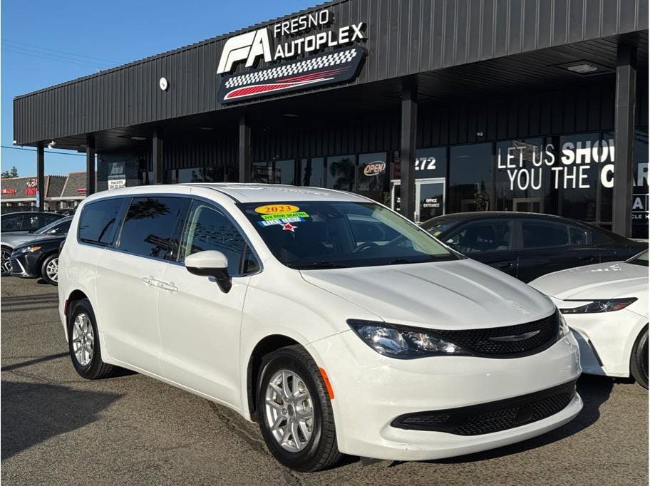 2023 Chrysler Voyager LX