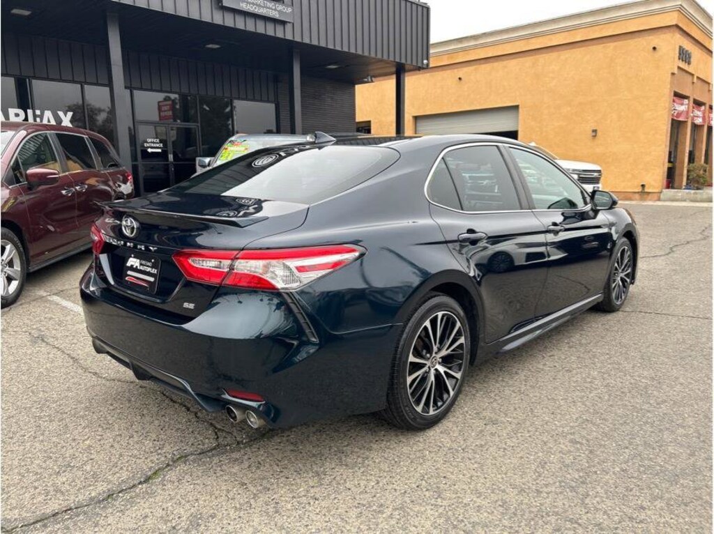 Used 2020 Toyota Camry SE Sedan