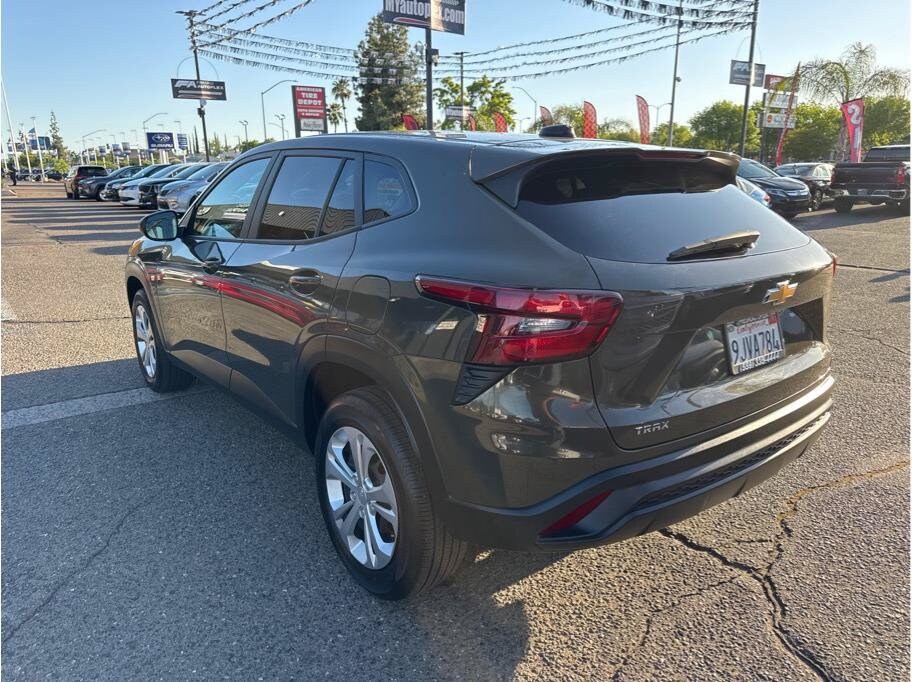 2024 Chevrolet Trax LS - Photo 6