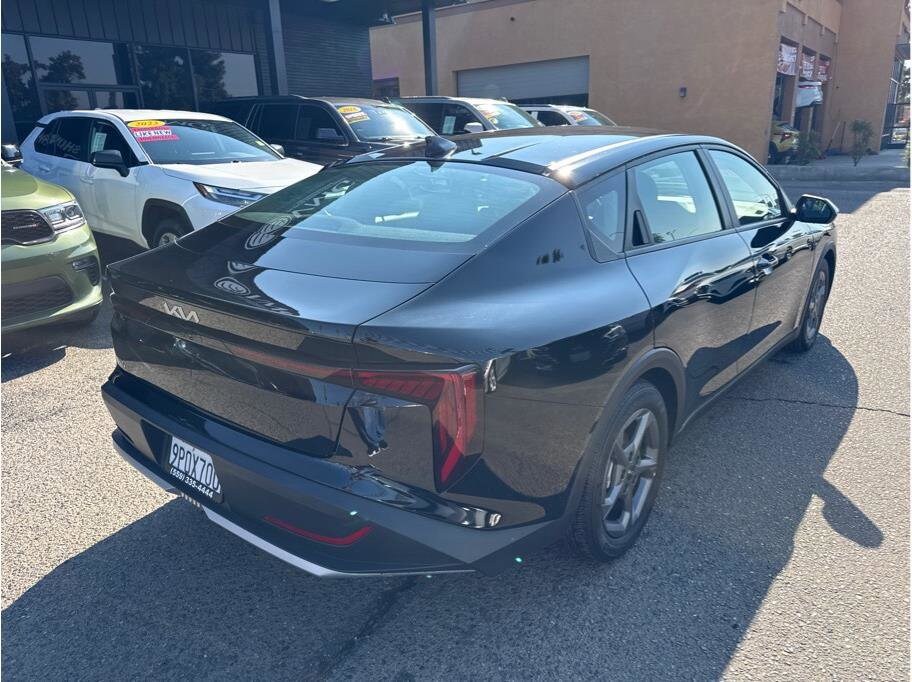2025 Kia K4 LXS photo 3