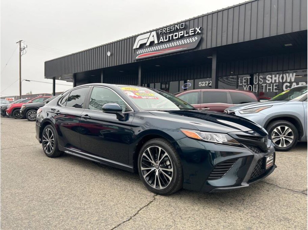 Used 2020 Toyota Camry SE Sedan
