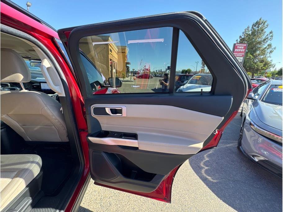 2023 Ford Explorer XLT - Photo 11