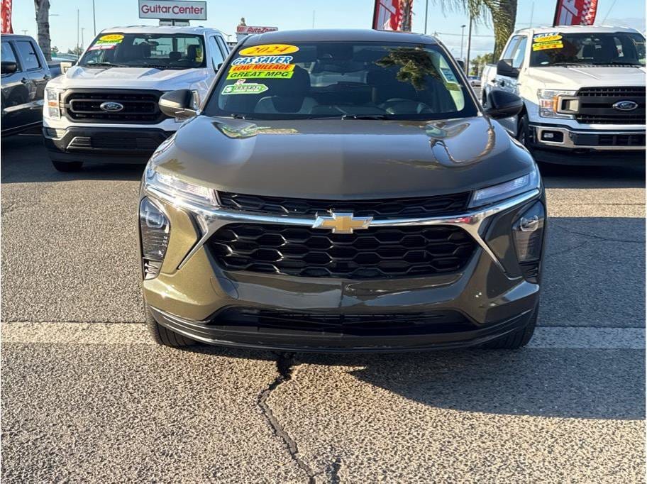 2024 Chevrolet Trax LS - Photo 2
