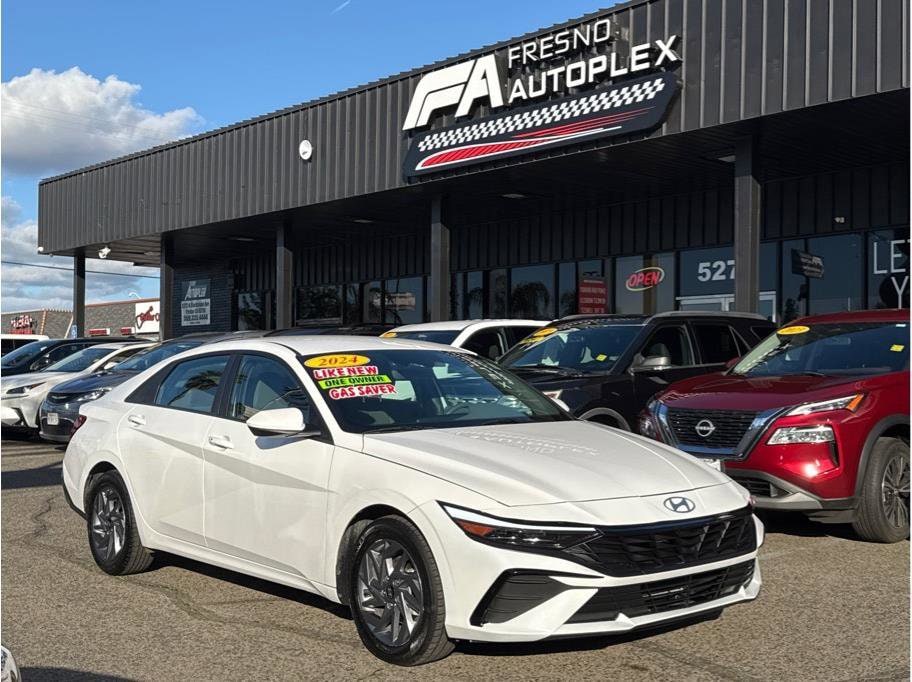 2024 Hyundai Elantra SEL's photo