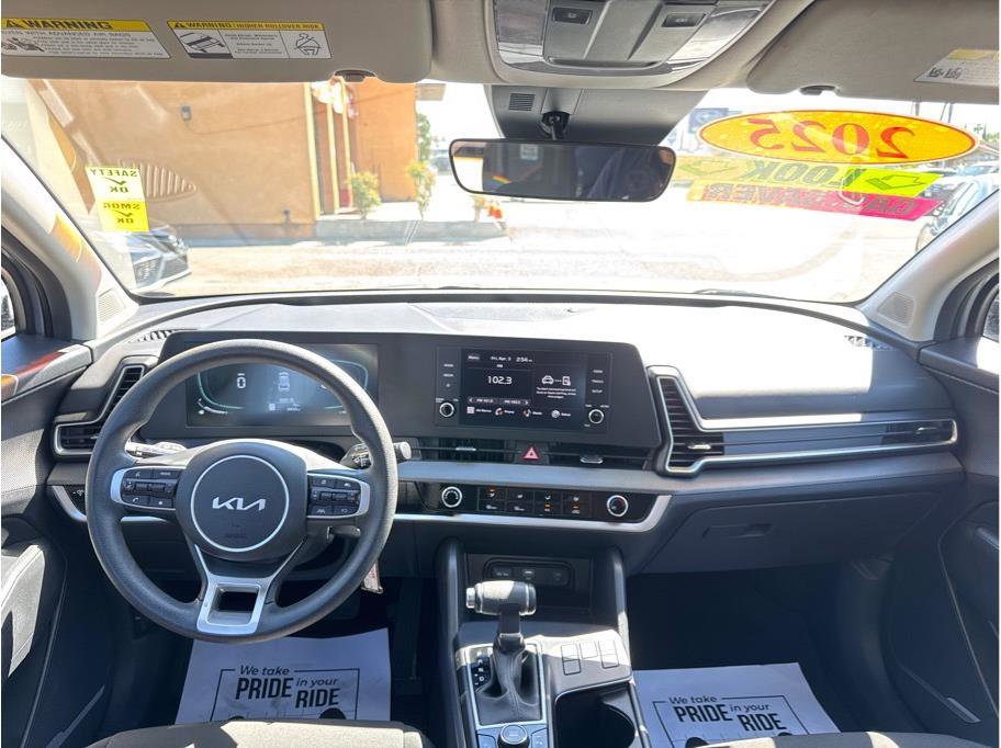 2025 Kia Sportage LX - Photo 18