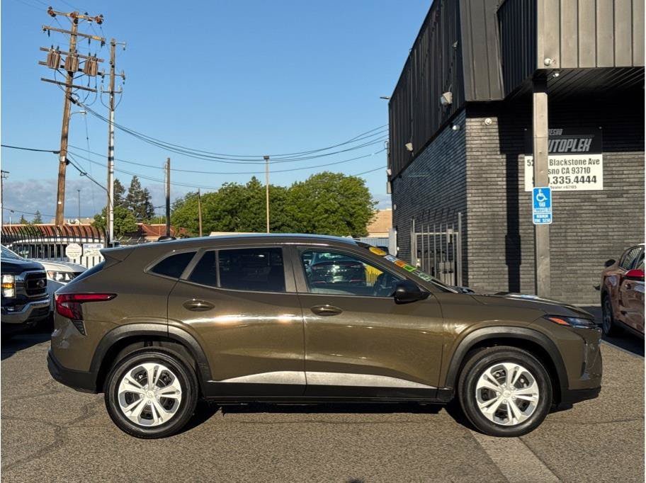 2024 Chevrolet Trax LS - Photo 3