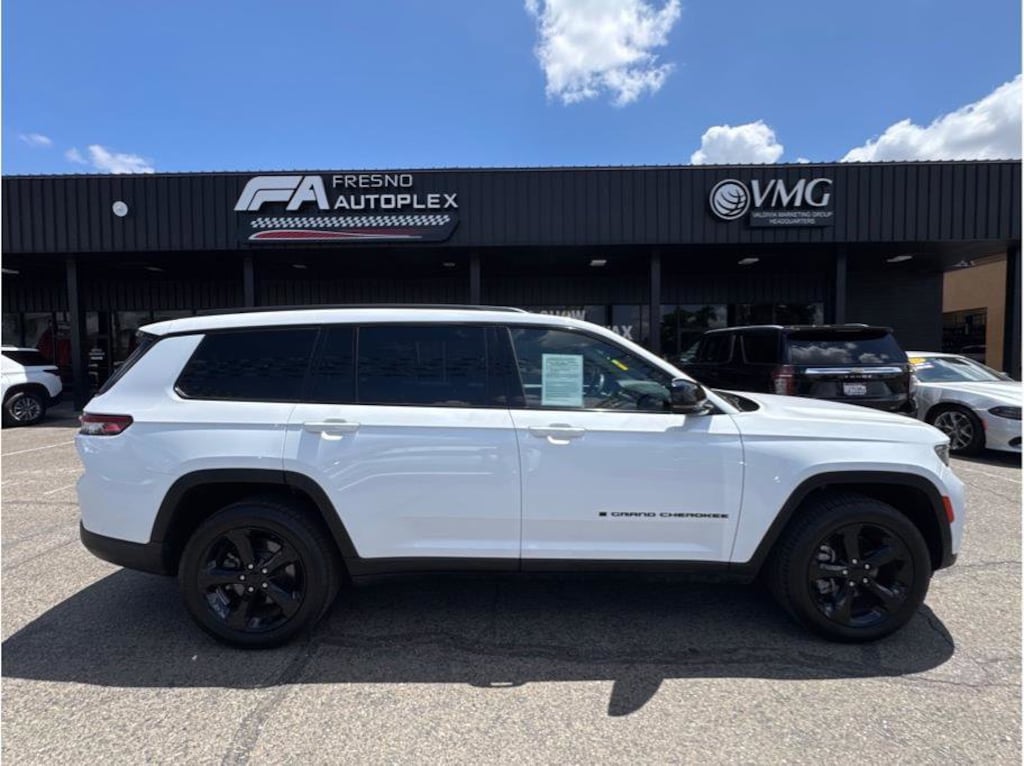 Used 2023 Jeep Grand Cherokee L Laredo SUV