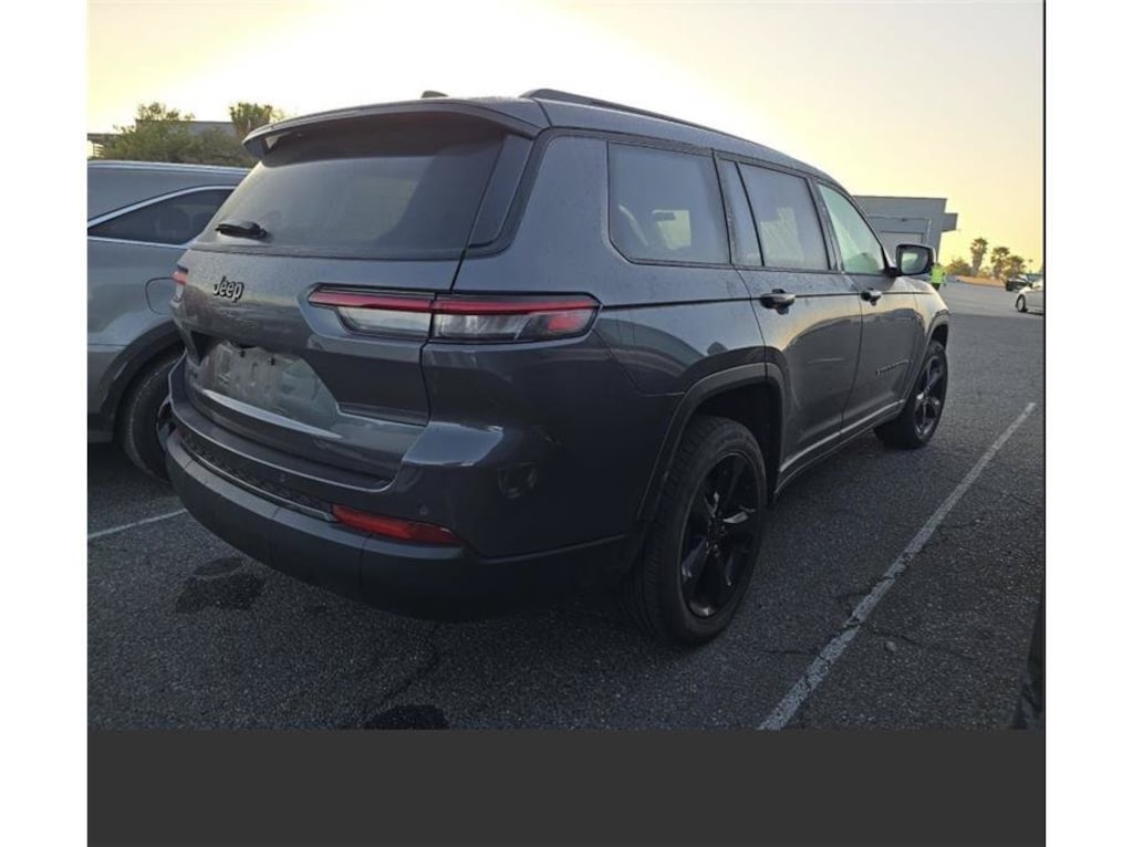 Used 2023 Jeep Grand Cherokee L Laredo SUV