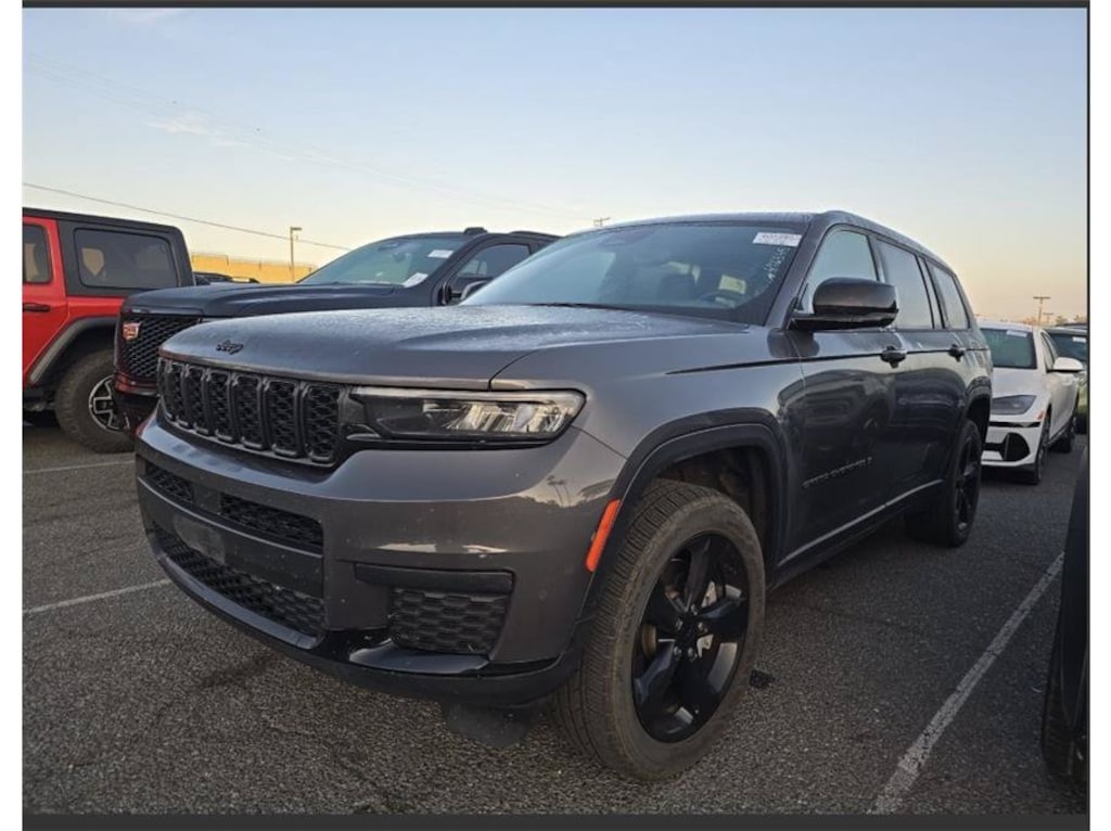 Used 2023 Jeep Grand Cherokee L Laredo SUV